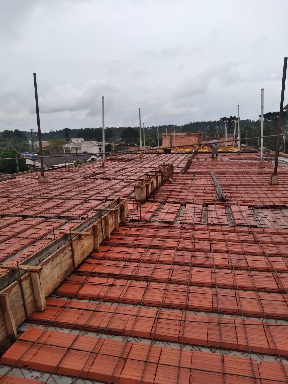 Laje treliçada com lajotas cerâmicas